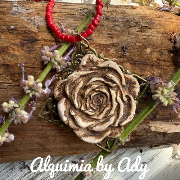 VINTAGE MEDALLION STATEMENT NECKLACE - Picture 1 of 2